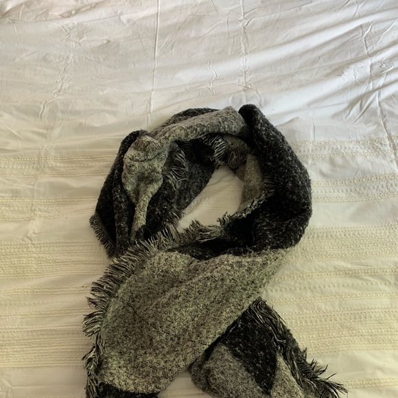 3 winter scarves - Picture 6 of 7